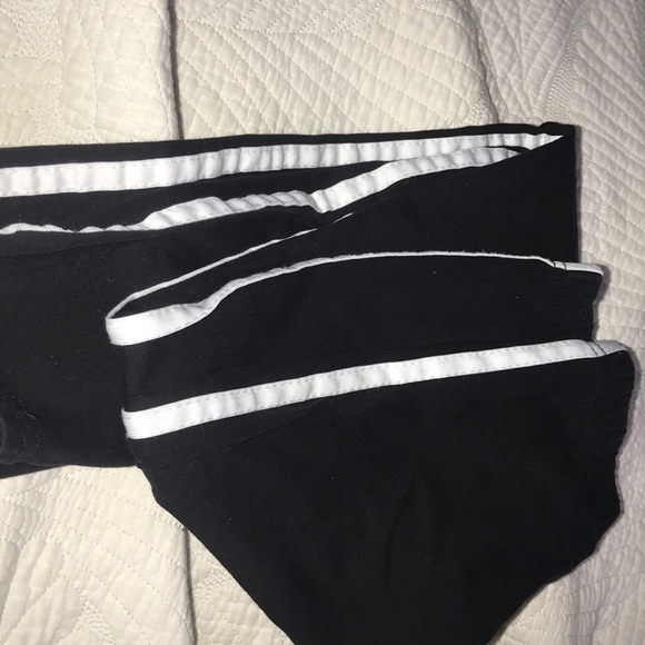 Shein black leggings with white strip - Picture 2 of 5